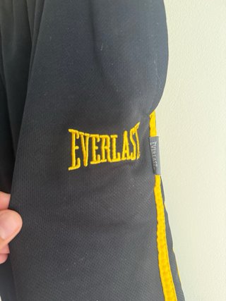 Pantalones cortos Everlast negros y amarillos