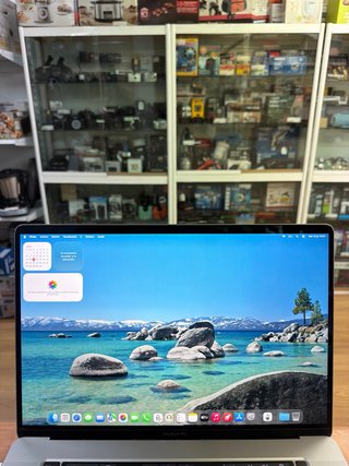 MacBook Pro 16” 2019 i7 32GB RAM 512GB SSD