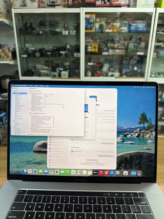 MacBook Pro 16” 2019 i7 32GB RAM 512GB SSD