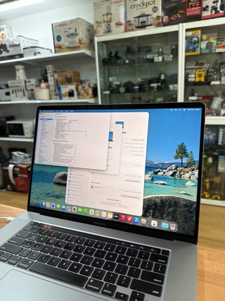 MacBook Pro 16” 2019 i7 32GB RAM 512GB SSD