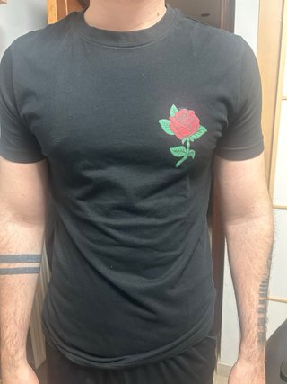 Camiseta Mister Tee Negra Rosa