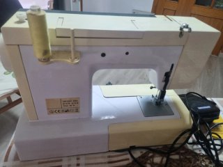 Máquina de coser eléctrica