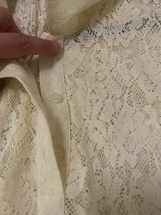 Polo de encaje amarillo