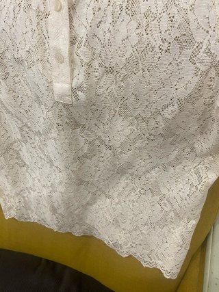 Polo de encaje amarillo