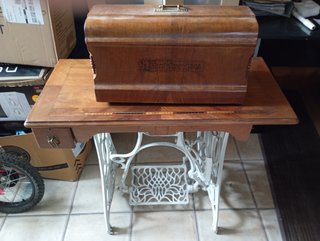 Máquina de coser La Fabril Valenciana