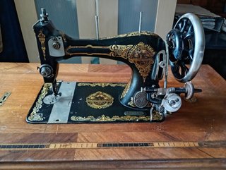 Máquina de coser La Fabril Valenciana
