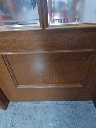 Puerta de cocina de madera con cristal