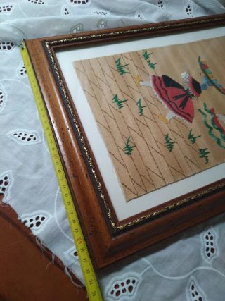 Bordado antiguo mujer con cesta