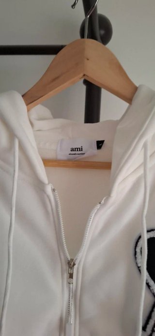 Sudadera AMI talla L blanca con cremallera y capuc
