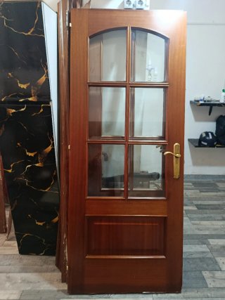 Puerta maciza interior acristalada