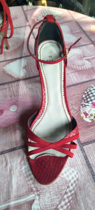 Zapatos de tacón Zara rojos talla 40