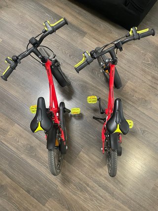 Bicicleta Btwin 900 Racing 16” aluminio roja.