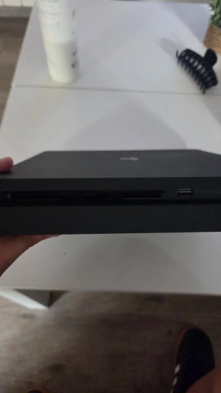 PS4 Slim 1TB + 3 Mandos + Base Carga