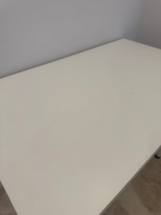 Escritorio blanco metálico