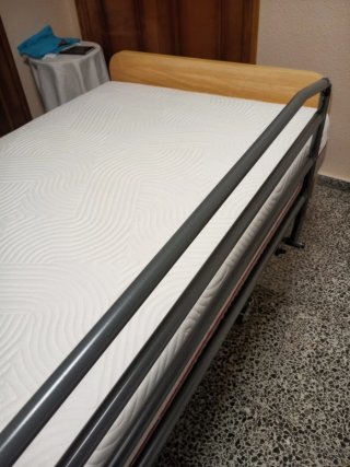 Cama articulada con carro elevador