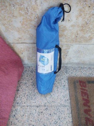 Tienda de campaña azul