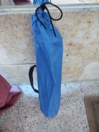 Tienda de campaña azul