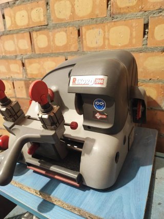 Máquina para hacer llaves Rekord 2000