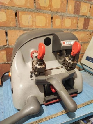 Máquina para hacer llaves Rekord 2000
