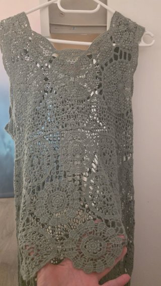 Top de ganchillo verde oliva talla única.