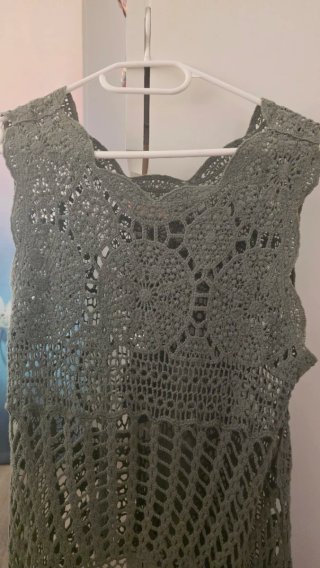 Top de ganchillo verde oliva talla única.