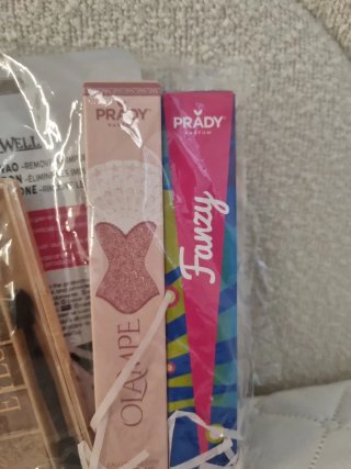 Set de Maquillaje: Sombras y Perfume