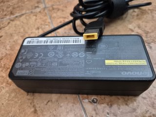 Cargador Lenovo 20v-3.25a / 65W punta cuadrada