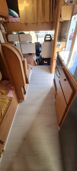 INSTALACIÓN SUELO PARKET CAMPERS