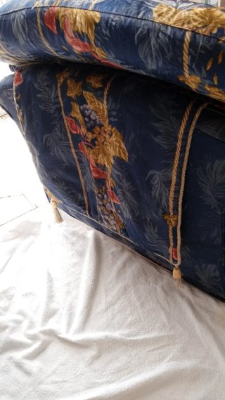Sillón de tela estampado floral
