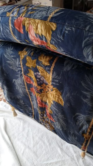 Sillón de tela estampado floral