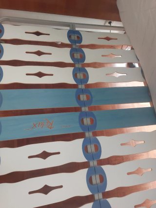 Cama de madera con colchón en buen estado