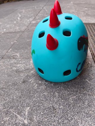 Casco infantil Micro dinosaurio azul