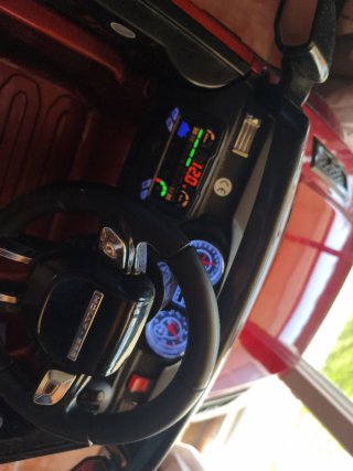 Coche eléctrico infantil rojo
