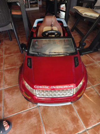 Coche eléctrico infantil rojo