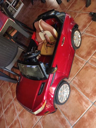 Coche eléctrico infantil rojo
