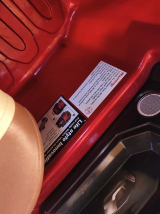 Coche eléctrico infantil rojo