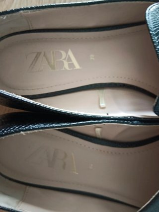 Mocasines grises mujer con borlas.