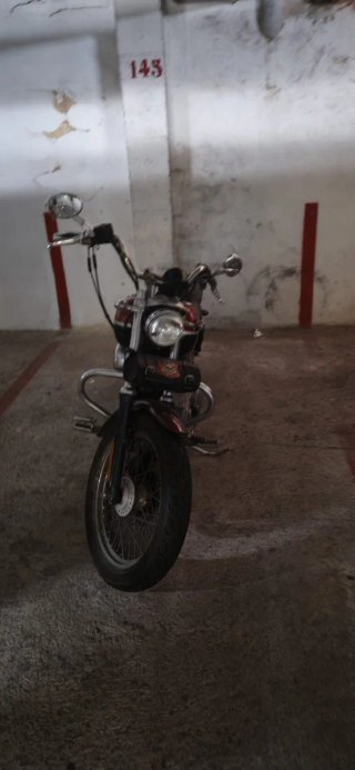 Harley Davidson Cruiser Negra y Roja