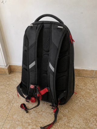 Mochila para casco de moto negra rígida integral