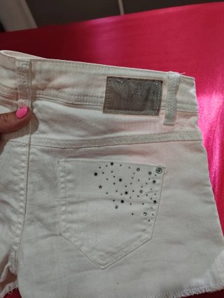 Shorts blancos Pinki con strass