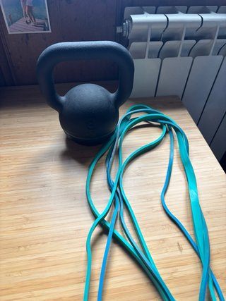 Kettlebell 8kg + 2 tappetini + 2 bande