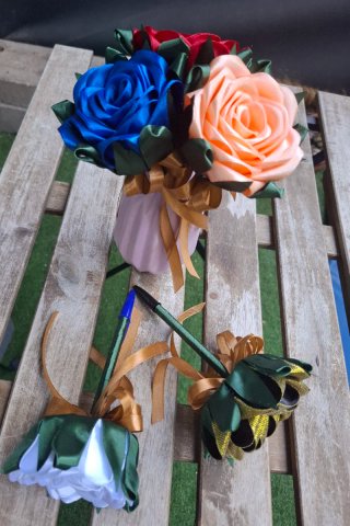 Penne decorate con rosa eterna