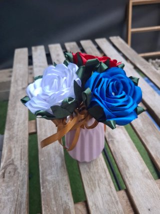 Penne decorate con rosa eterna