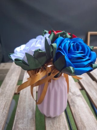 Penne decorate con rosa eterna