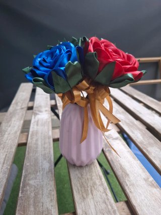 Penne decorate con rosa eterna