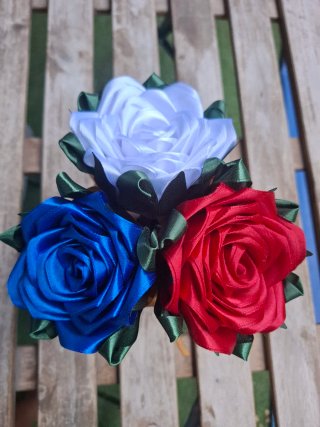 Penne decorate con rosa eterna