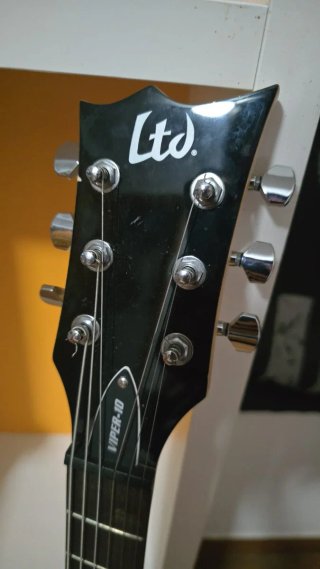 Guitarra Elétrica LTD + Amplificador VOX