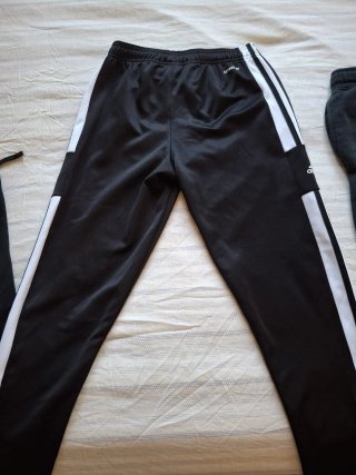 Pantalones chándal Nike  y Adidas.