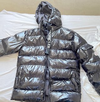 Chaqueta Moncler Negra con Capucha