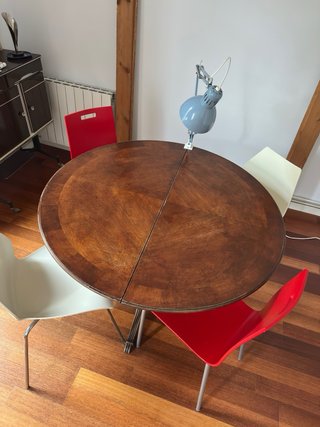 Mesa redonda madera y 4 sillas